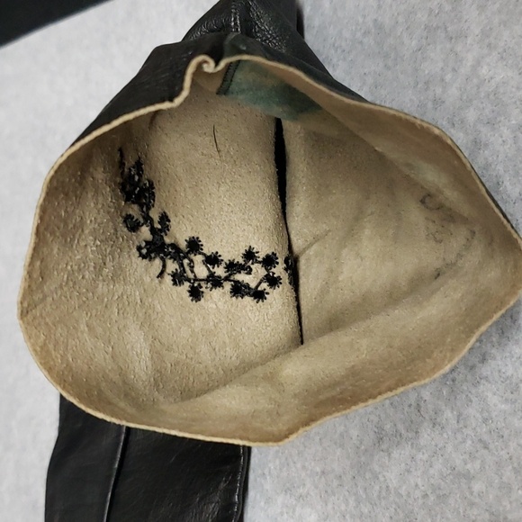 Elegant Black Leather Gloves - Picture 4 of 6